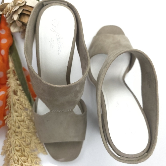 Seychelles Women's Grey Tan Suede Sandal Heels Sz 7 - Picture 7 of 10